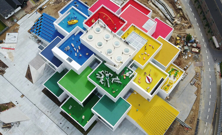 02-BIG LEGO House_copy Kim Christensen