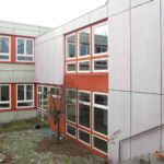 Liceo a Neubiberg, facciate in fibrocemento secondo il progetto degli anni ’70 (www.detail.de)
